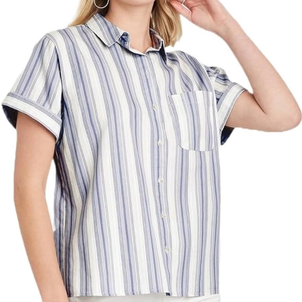 Universal Thread Women's Short Sleeve Button-Down Shirt-Medium